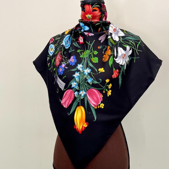 New Gucci Scarf Floral 1 Print Iconic Multicolor Black Silk Wrap - Picture 2 of 13